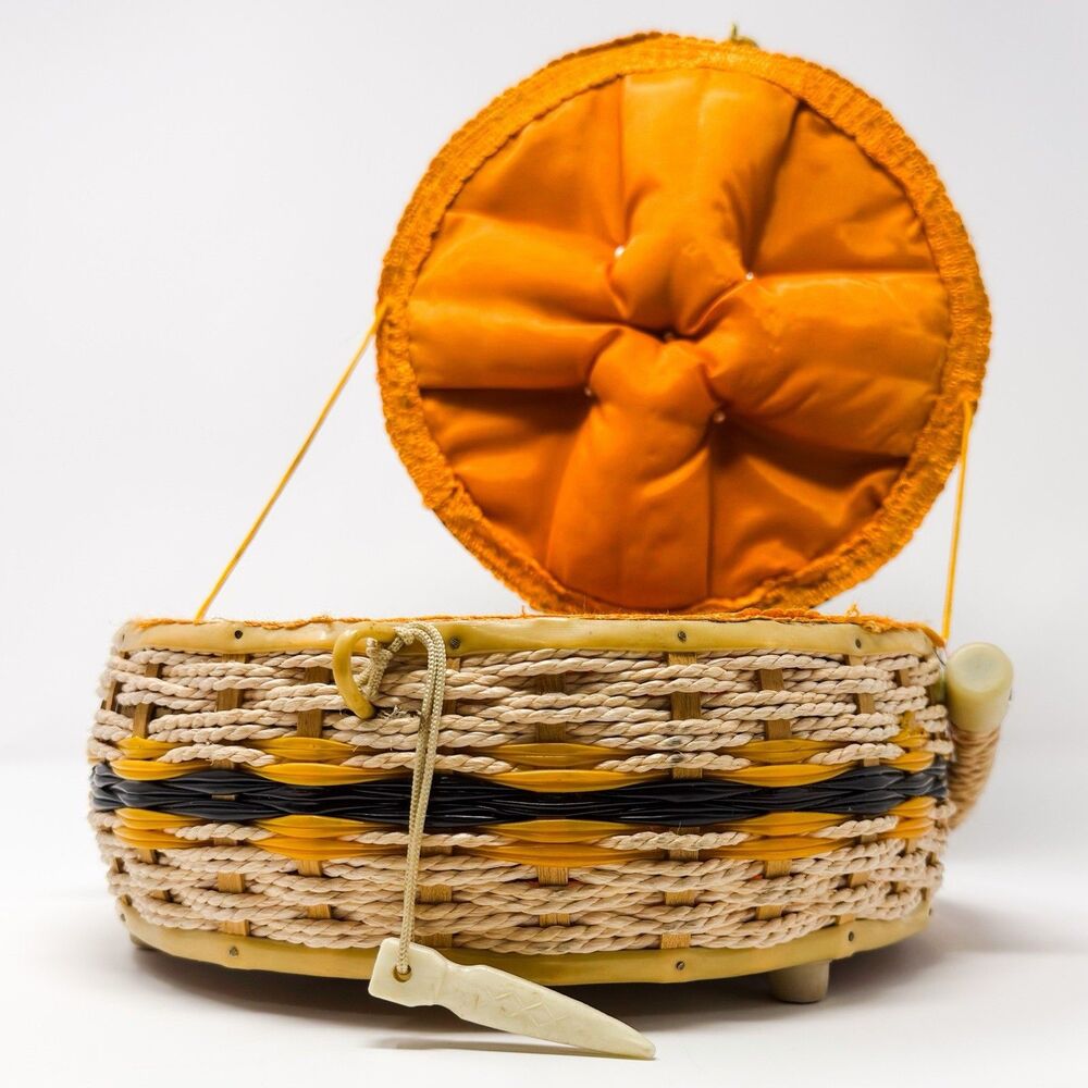 Vintage Wicker Look Sewing Basket Floral Lid Faux Bone Latch Mid Century - Picture 5 of 9